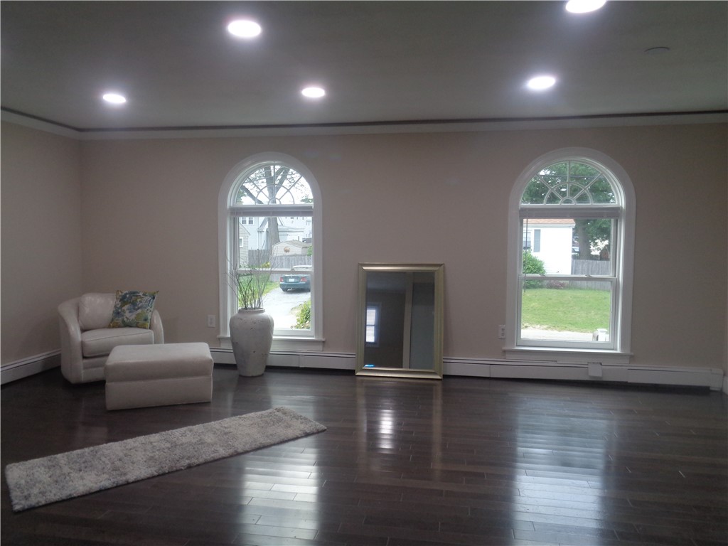 176 Vernon Street Warwick, RI 02889 - Photo 4 of 45