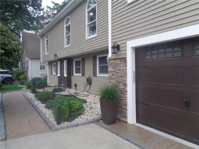 $629,900 | 176 Vernon Street, Warwick, RI 02889