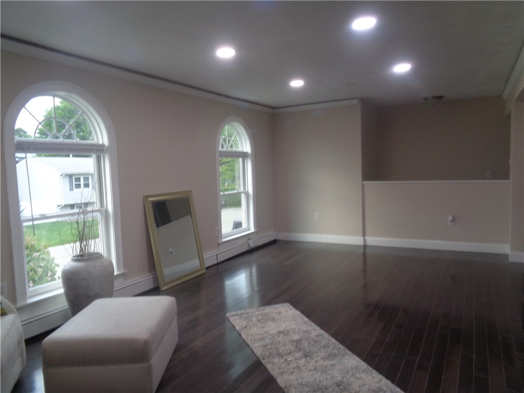 176 Vernon Street Warwick, RI 02889 - Photo 5 of 45