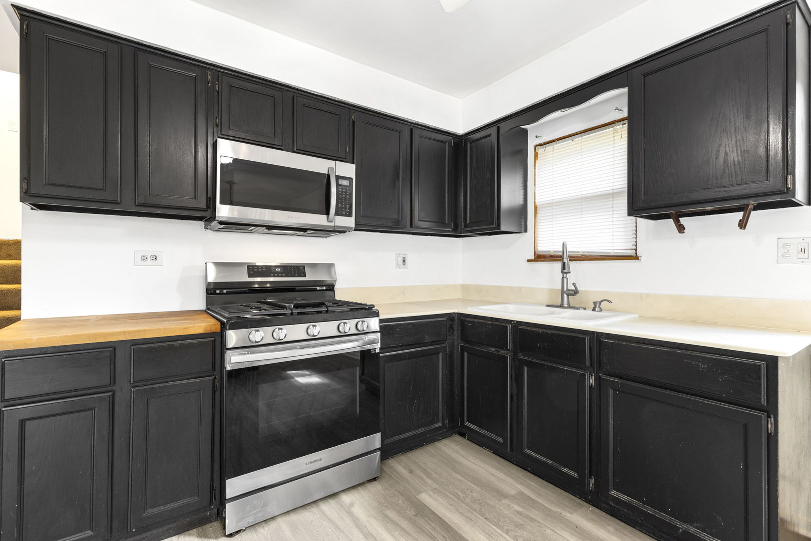 8639 Plainfield Road Lyons, IL 60534 - Photo 13 of 31