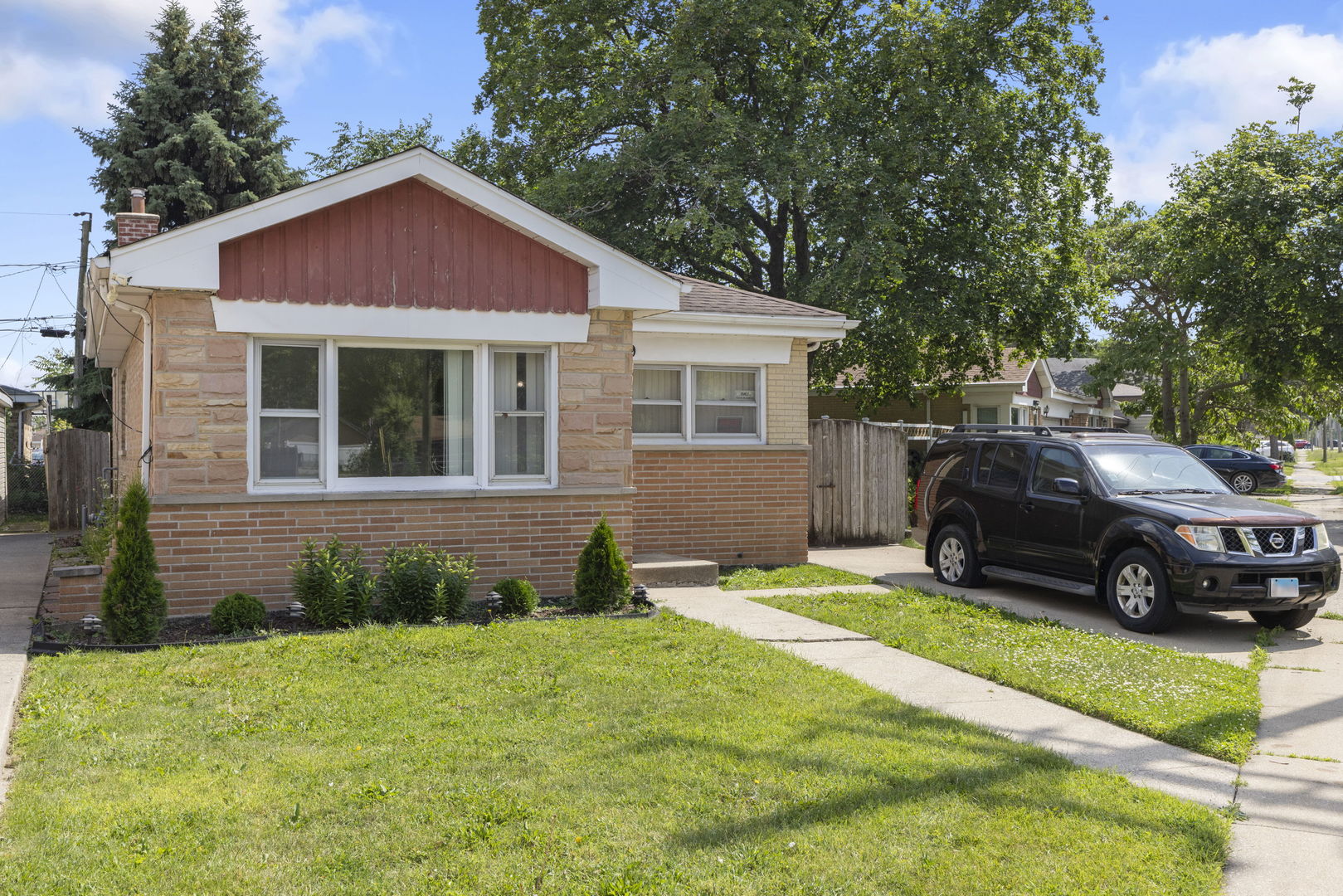 8639 Plainfield Road Lyons, IL 60534 - Photo 3 of 31