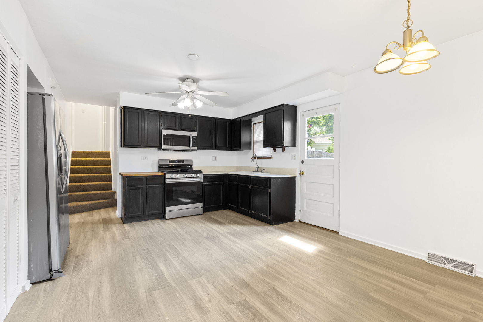 8639 Plainfield Road Lyons, IL 60534 - Photo 8 of 31