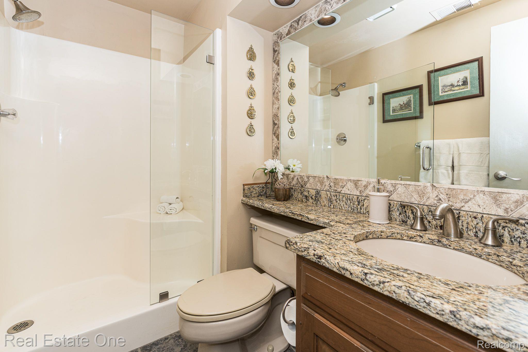 888 GreenView Court Rochester, MI 48307 - Photo 16 of 29 Gallery Image 16