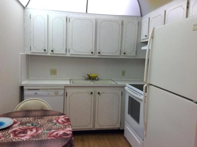 45 Dorset B, Unit 45 Boca Raton, FL 33434 - Photo 2 of 18 Kitchen