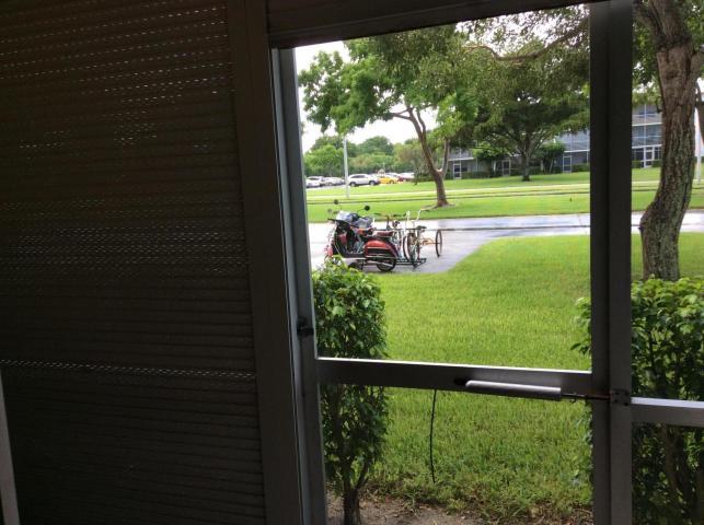 45 Dorset B, Unit 45 Boca Raton, FL 33434 - Photo 10 of 18 Screened Patio w/Pull Downs