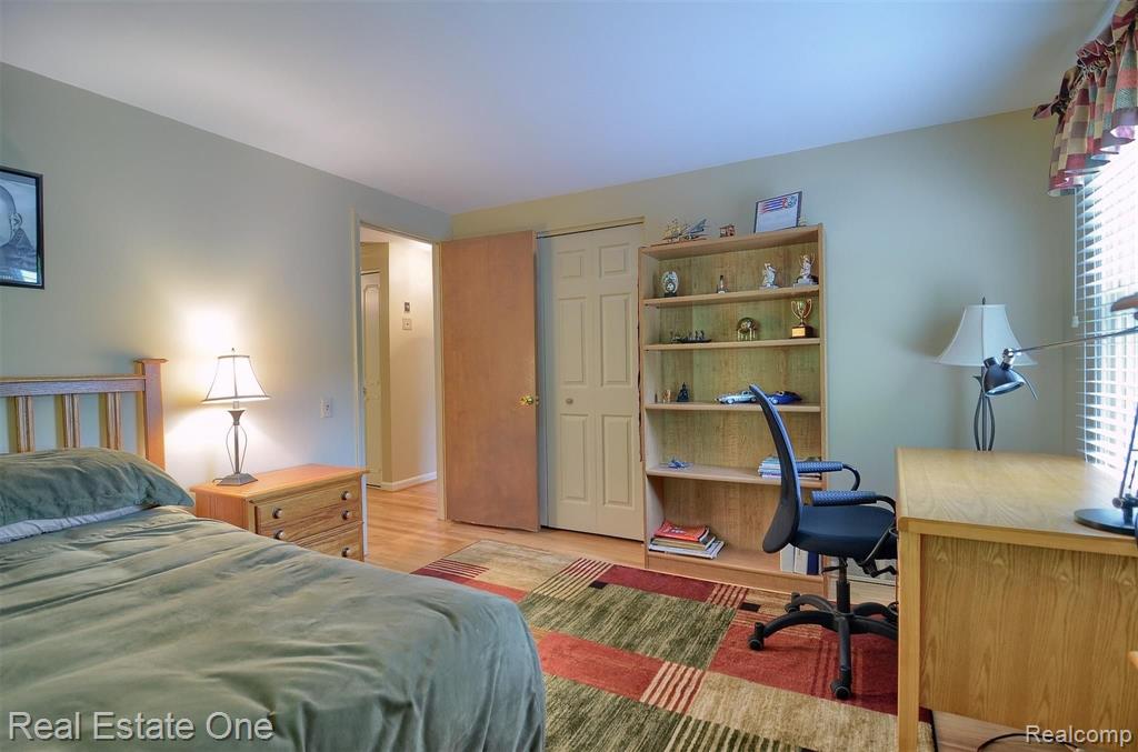 33877 Hunters Pointe Road Farmington Hills, MI 48331 - Photo 31 of 44