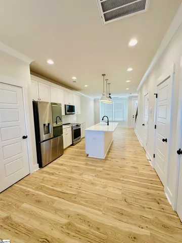 $399,900 | 9 Hawthorne Lane, Unit 104, Greenville, SC 29605