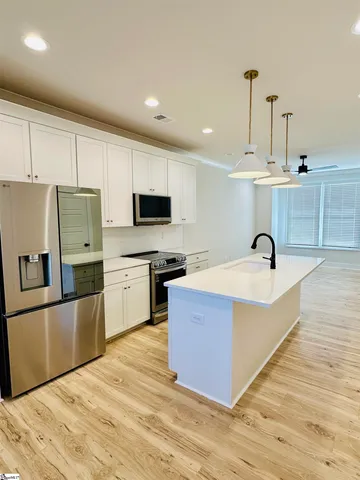 $399,900 | 9 Hawthorne Lane, Unit 104, Greenville, SC 29605