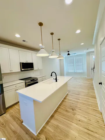 $399,900 | 9 Hawthorne Lane, Unit 104, Greenville, SC 29605