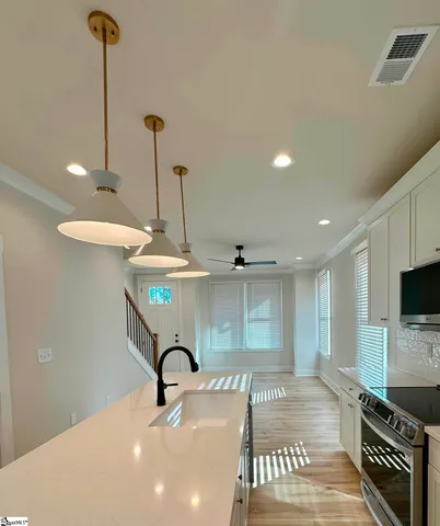 $399,900 | 9 Hawthorne Lane, Unit 104, Greenville, SC 29605