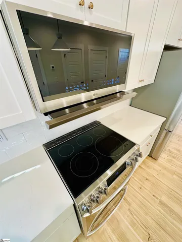 $399,900 | 9 Hawthorne Lane, Unit 104, Greenville, SC 29605