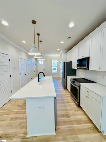 $399,900 | 9 Hawthorne Lane, Unit 104, Greenville, SC 29605