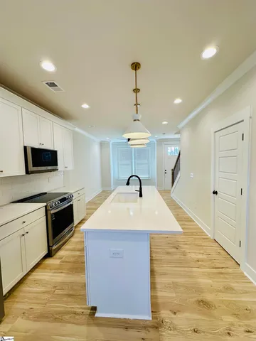 $399,900 | 9 Hawthorne Lane, Unit 104, Greenville, SC 29605