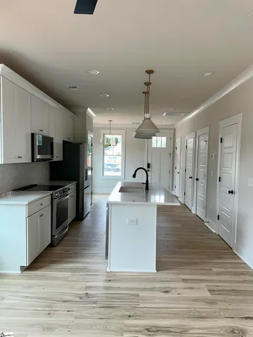 $399,900 | 9 Hawthorne Lane, Unit 104, Greenville, SC 29605