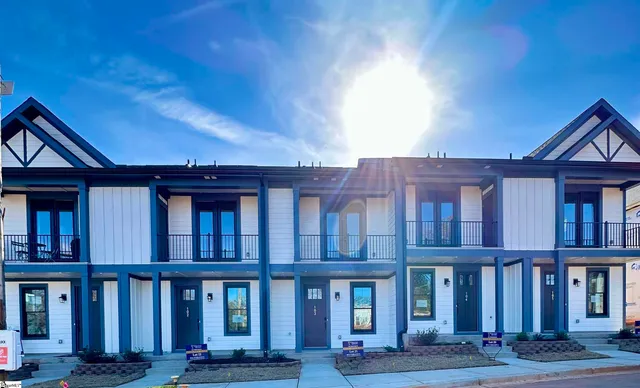 $399,900 | 9 Hawthorne Lane, Unit 104, Greenville, SC 29605