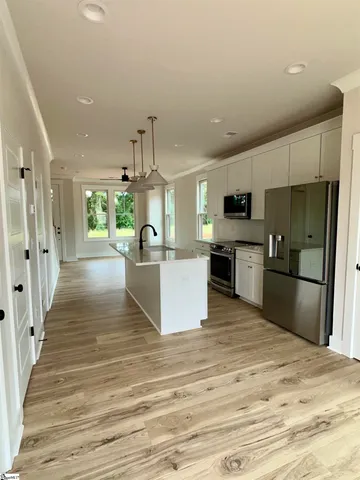 $399,900 | 9 Hawthorne Lane, Unit 104, Greenville, SC 29605