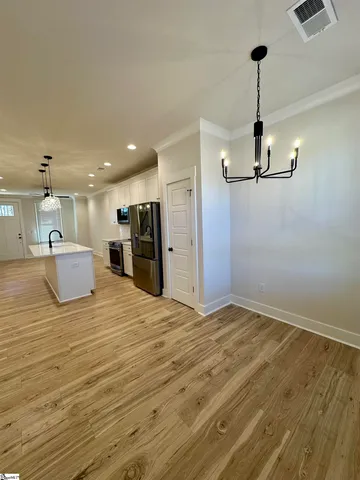 $399,900 | 9 Hawthorne Lane, Unit 104, Greenville, SC 29605