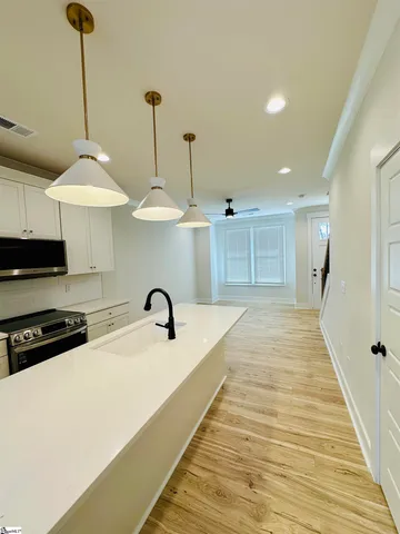 $399,900 | 9 Hawthorne Lane, Unit 104, Greenville, SC 29605