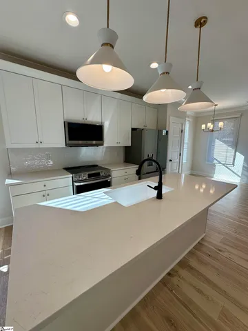 $399,900 | 9 Hawthorne Lane, Unit 104, Greenville, SC 29605