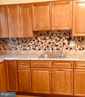 272 Sanford Road Upper Darby, PA 19082 - Photo 5 of 7