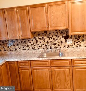 272 Sanford Road Upper Darby, PA 19082 - Photo 6 of 7
