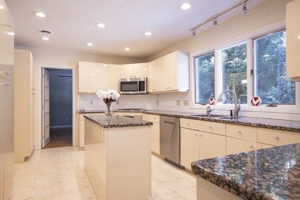 34 West Ridge Drive Sharon, MA 02067 - Photo 5 of 34 Gallery Image 5