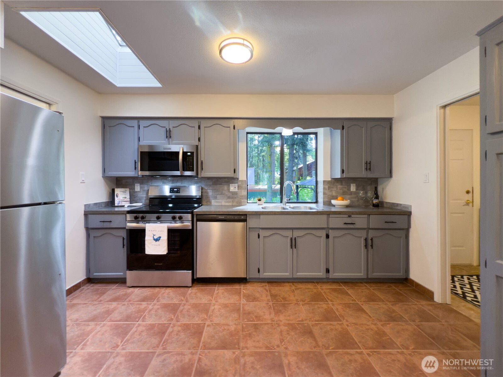 29 G Sound Place Hat Island, WA 98201 - Photo 11 of 40