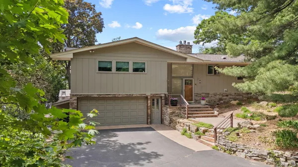 $1,600,000 | 314 North Cove Road, Hudson, WI 54016