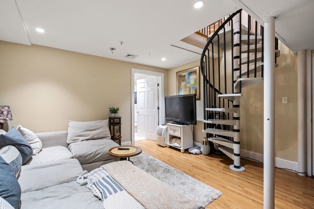 209 D Street, Unit 2 Boston, MA 02127 - Photo 20 of 22