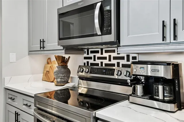 $567,000 | 5 Island Park Place, Unit 305, Dunedin, FL 34698