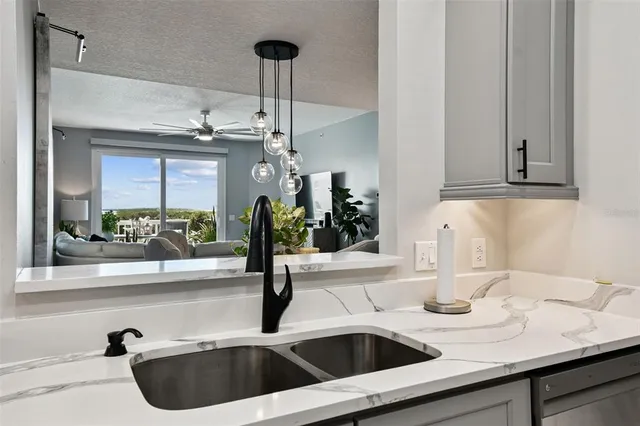 $567,000 | 5 Island Park Place, Unit 305, Dunedin, FL 34698