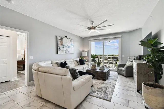 $567,000 | 5 Island Park Place, Unit 305, Dunedin, FL 34698