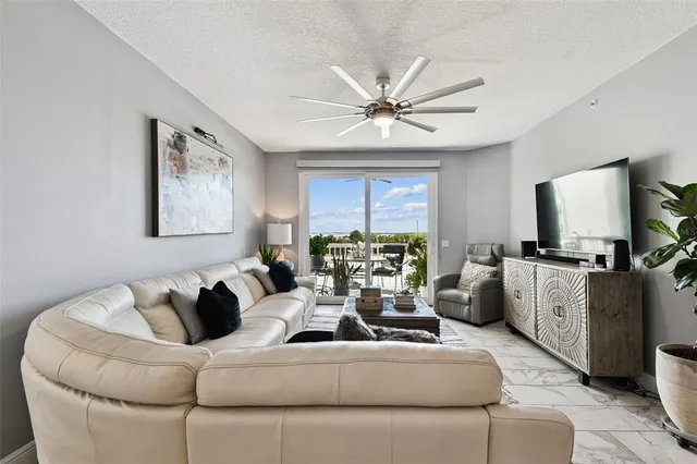 $567,000 | 5 Island Park Place, Unit 305, Dunedin, FL 34698