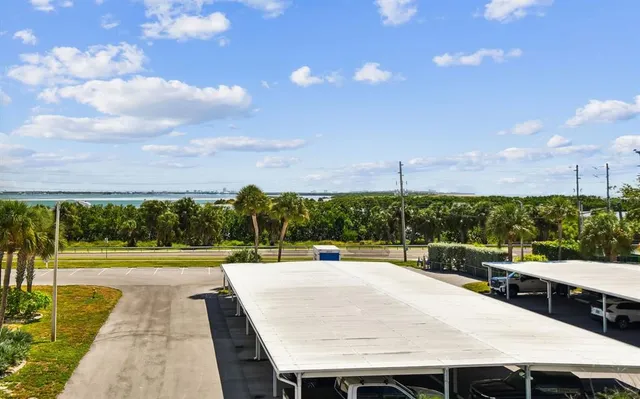 $567,000 | 5 Island Park Place, Unit 305, Dunedin, FL 34698