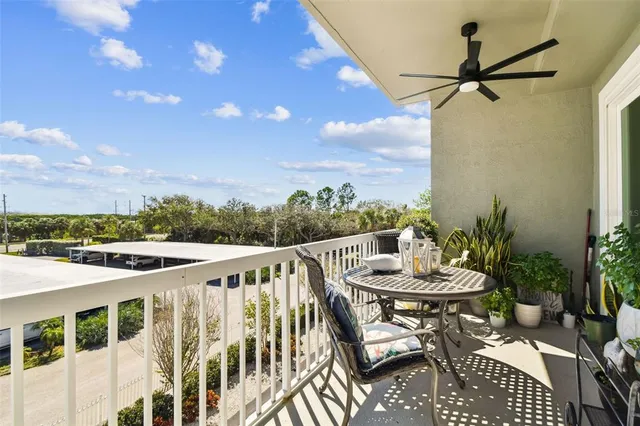$567,000 | 5 Island Park Place, Unit 305, Dunedin, FL 34698