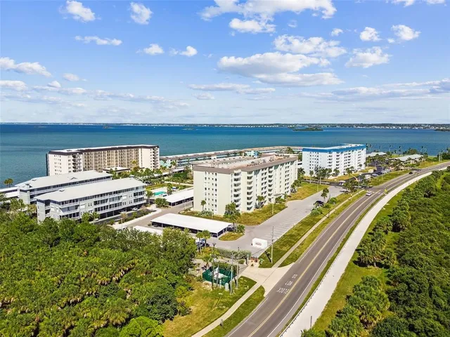 $567,000 | 5 Island Park Place, Unit 305, Dunedin, FL 34698