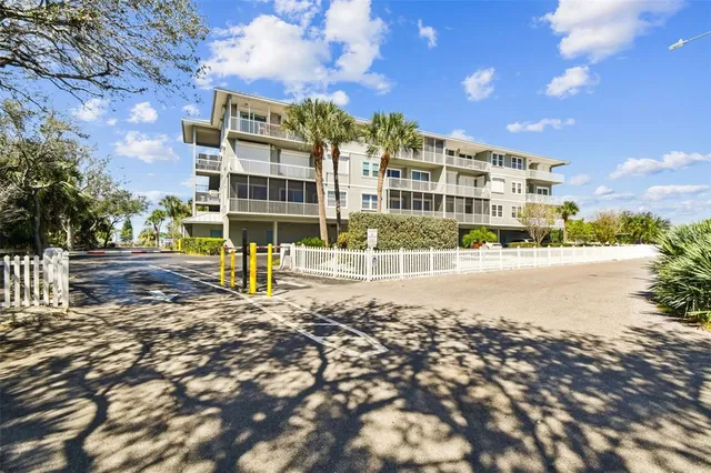$567,000 | 5 Island Park Place, Unit 305, Dunedin, FL 34698