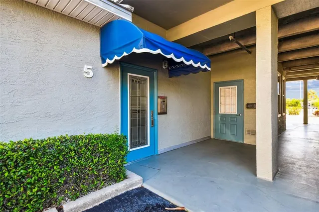 $567,000 | 5 Island Park Place, Unit 305, Dunedin, FL 34698