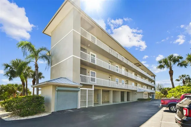 $567,000 | 5 Island Park Place, Unit 305, Dunedin, FL 34698
