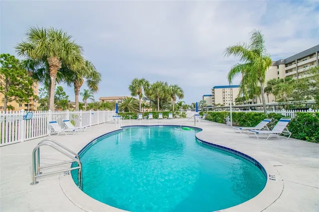 $567,000 | 5 Island Park Place, Unit 305, Dunedin, FL 34698