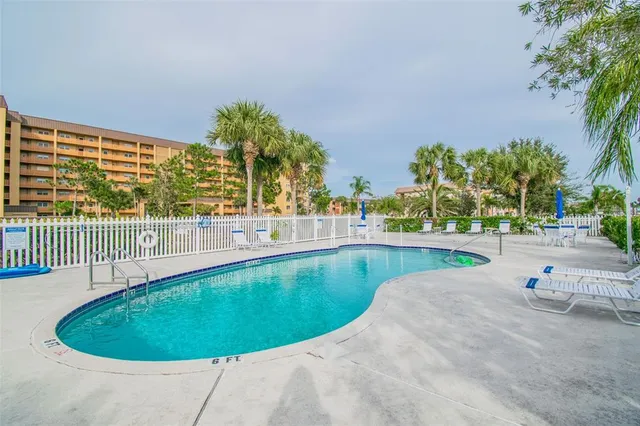$567,000 | 5 Island Park Place, Unit 305, Dunedin, FL 34698