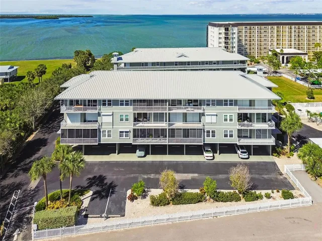 $567,000 | 5 Island Park Place, Unit 305, Dunedin, FL 34698