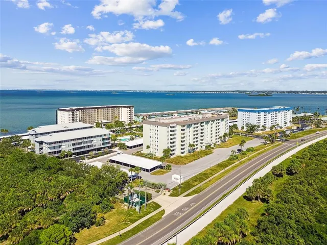 $567,000 | 5 Island Park Place, Unit 305, Dunedin, FL 34698