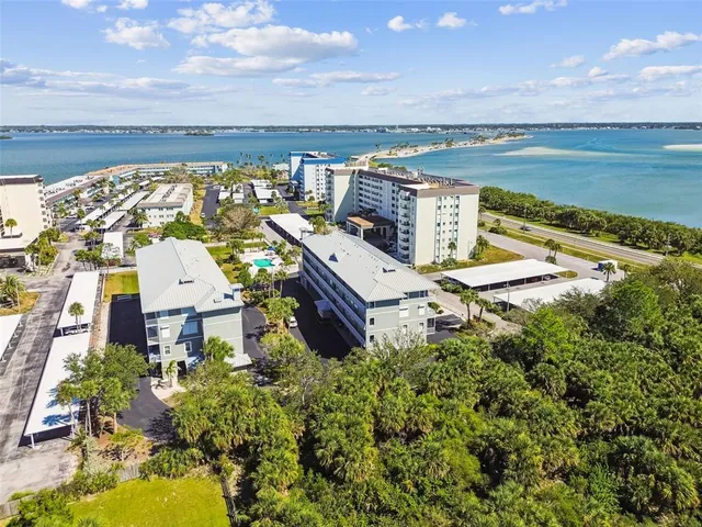 $567,000 | 5 Island Park Place, Unit 305, Dunedin, FL 34698