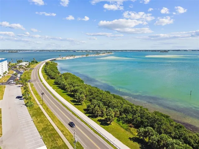 $567,000 | 5 Island Park Place, Unit 305, Dunedin, FL 34698