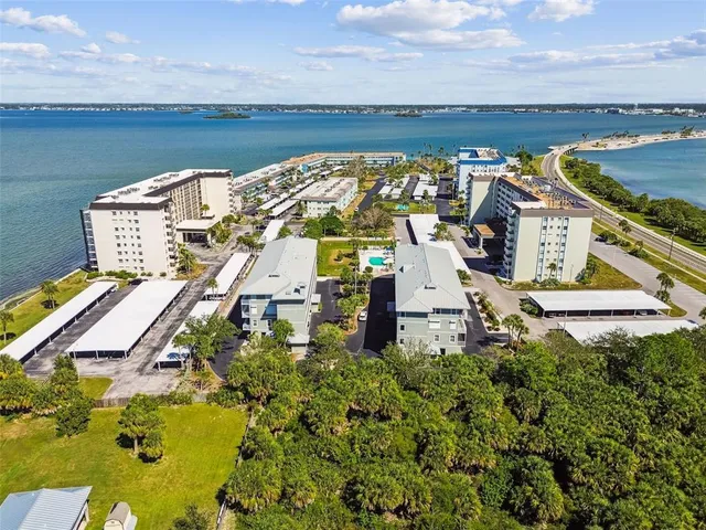 $567,000 | 5 Island Park Place, Unit 305, Dunedin, FL 34698