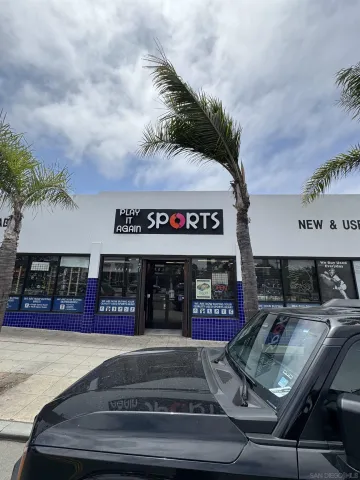 a view of a parking area