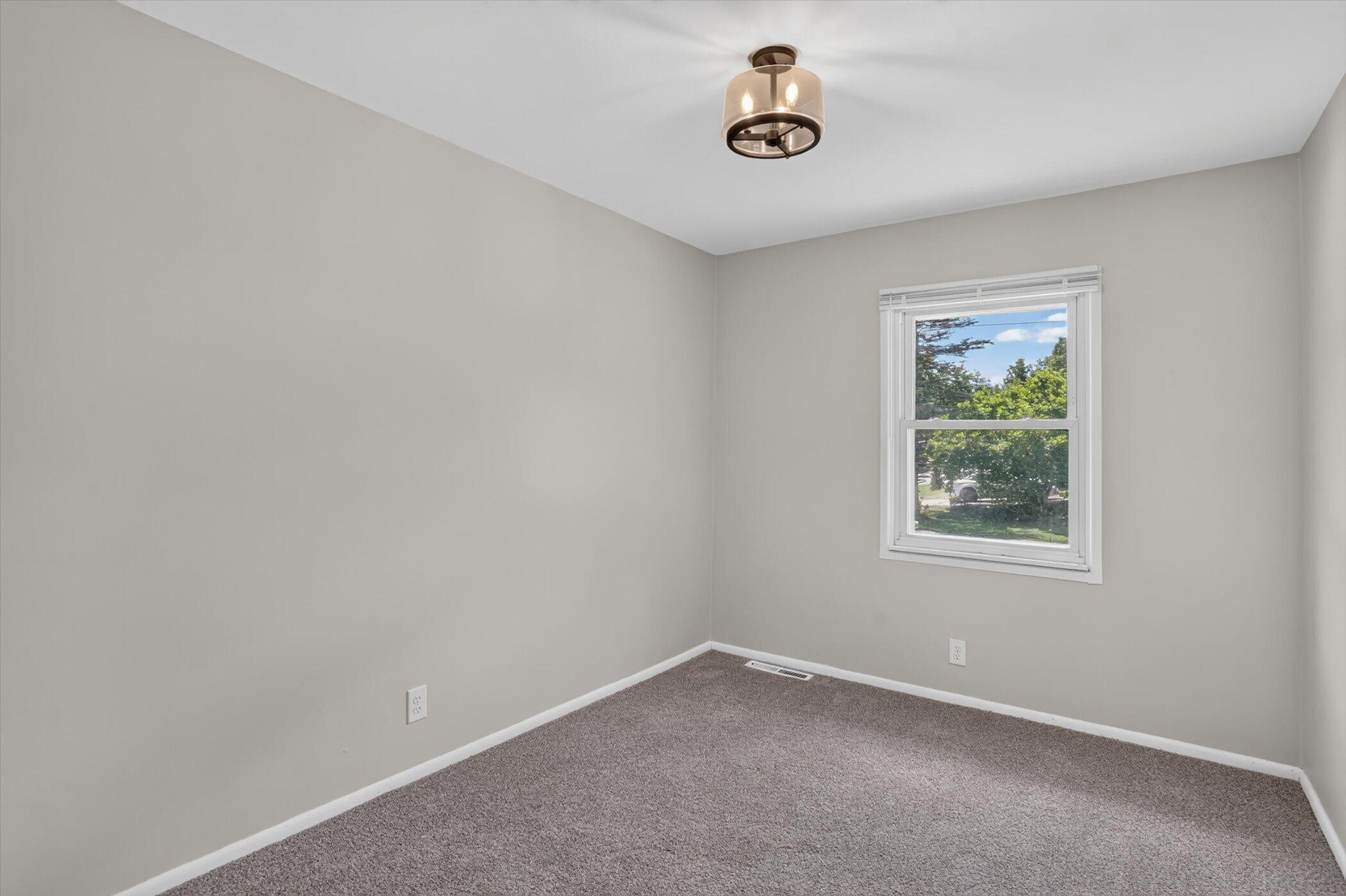 284 Stanford Lane Jackson, MI 49203 - Photo 21 of 39 20-284-Stanford-Ln-Windowstill-Photograp