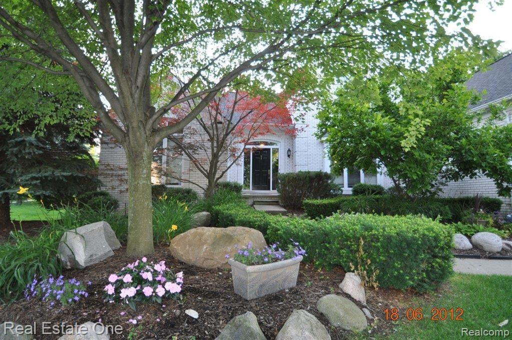 1396 Pebble Ridge Drive Rochester, MI 48307 - Photo 4 of 22 Front View