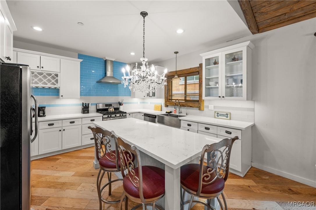855 Conklin Road Big Bear Lake, CA 92315 - Photo 15 of 44 a kitchen with a table chairs stove and refrigerator